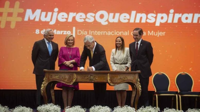 Piñera announces bill to punish cyberbullying in Chile