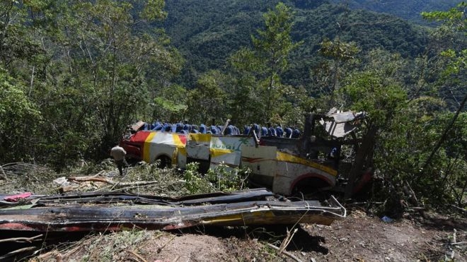 Bus crash leaves 14 dead, 21 injured in Bolivia