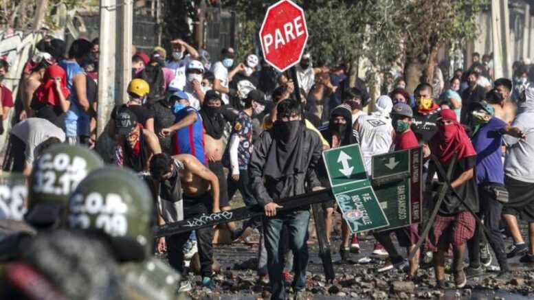 Chile sends troops to contain hungry protesters in Santiago